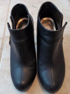 Steve Madden Women’s Black Ankle Booties - Classic Zip Detail
